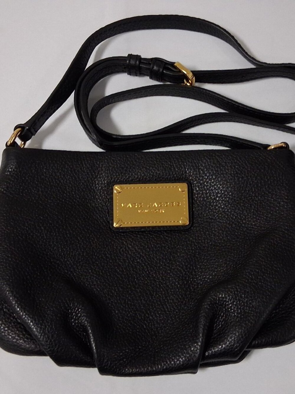 Marc Jacobs Leather Crossbody Bag – Style M0011311-001